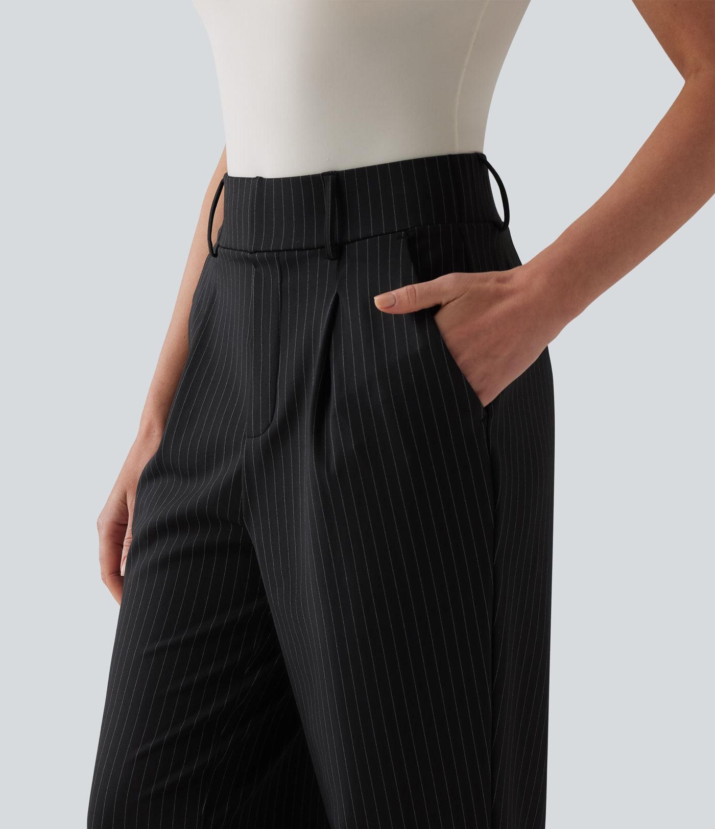 Pantalon tailleur fuselé 7/8 taille haute à rayures avec poches