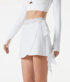 Jupe mini de sport SoftlyZero™ Plush, taille moyenne, maille contrastée, nouée sur le côté, drapée