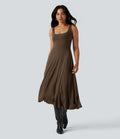 Robe mi-longue fluide col U sans manches avec poches