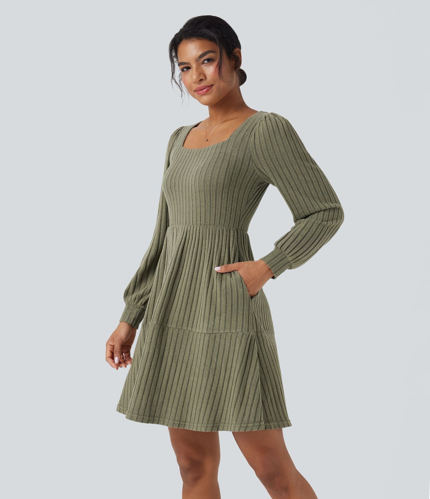Robe décontractée maille côtelée décolleté carré manches longues bouffantes avec poches