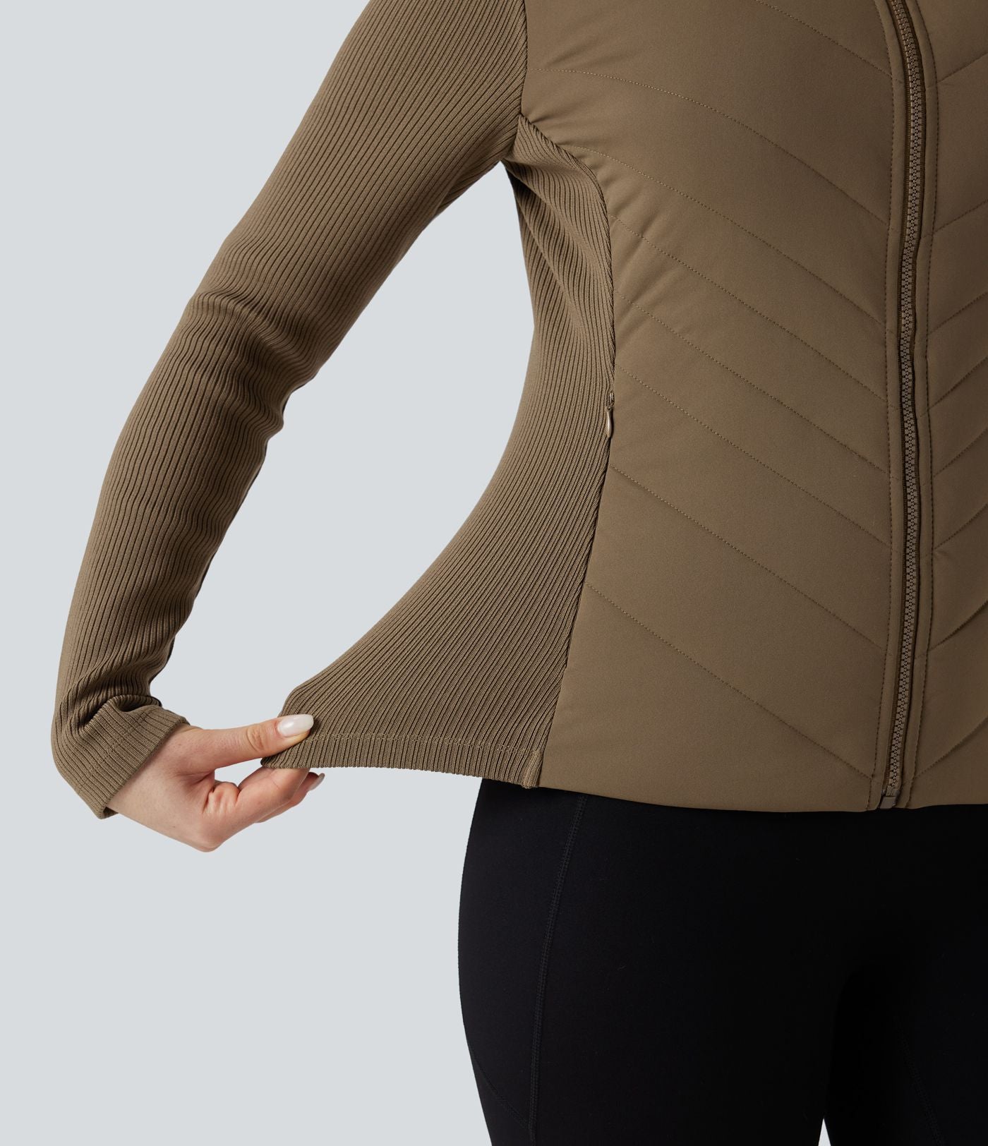 Veste matelassée décontractée à col montant et coupe ajustée, côtelée et contrastée, avec poches