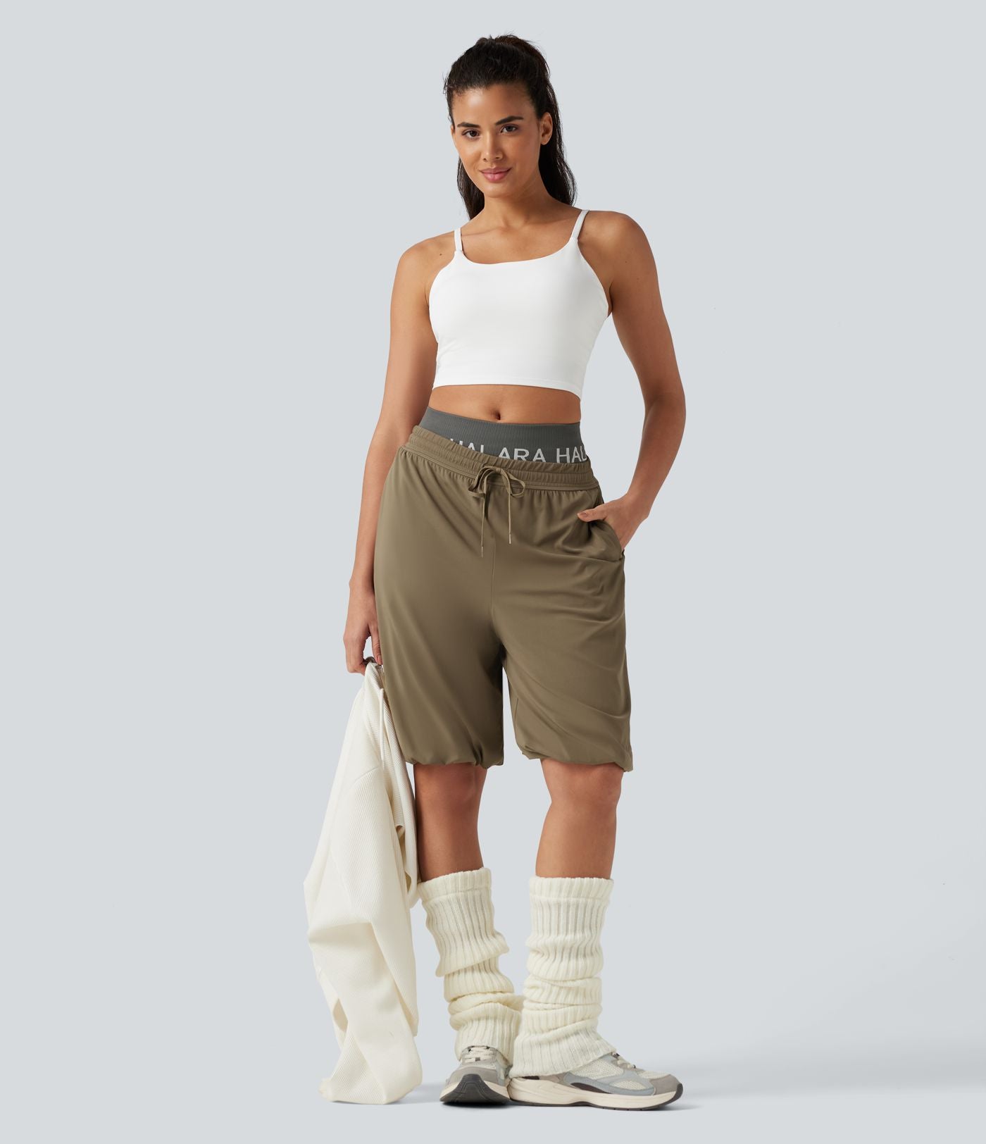 Short bouffant de danse taille basse en SoftlyZero™ à cordon de serrage avec poches - UPF50+