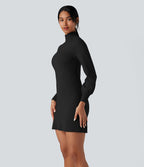 Robe pull courte col montant manches longues ourlet à volants