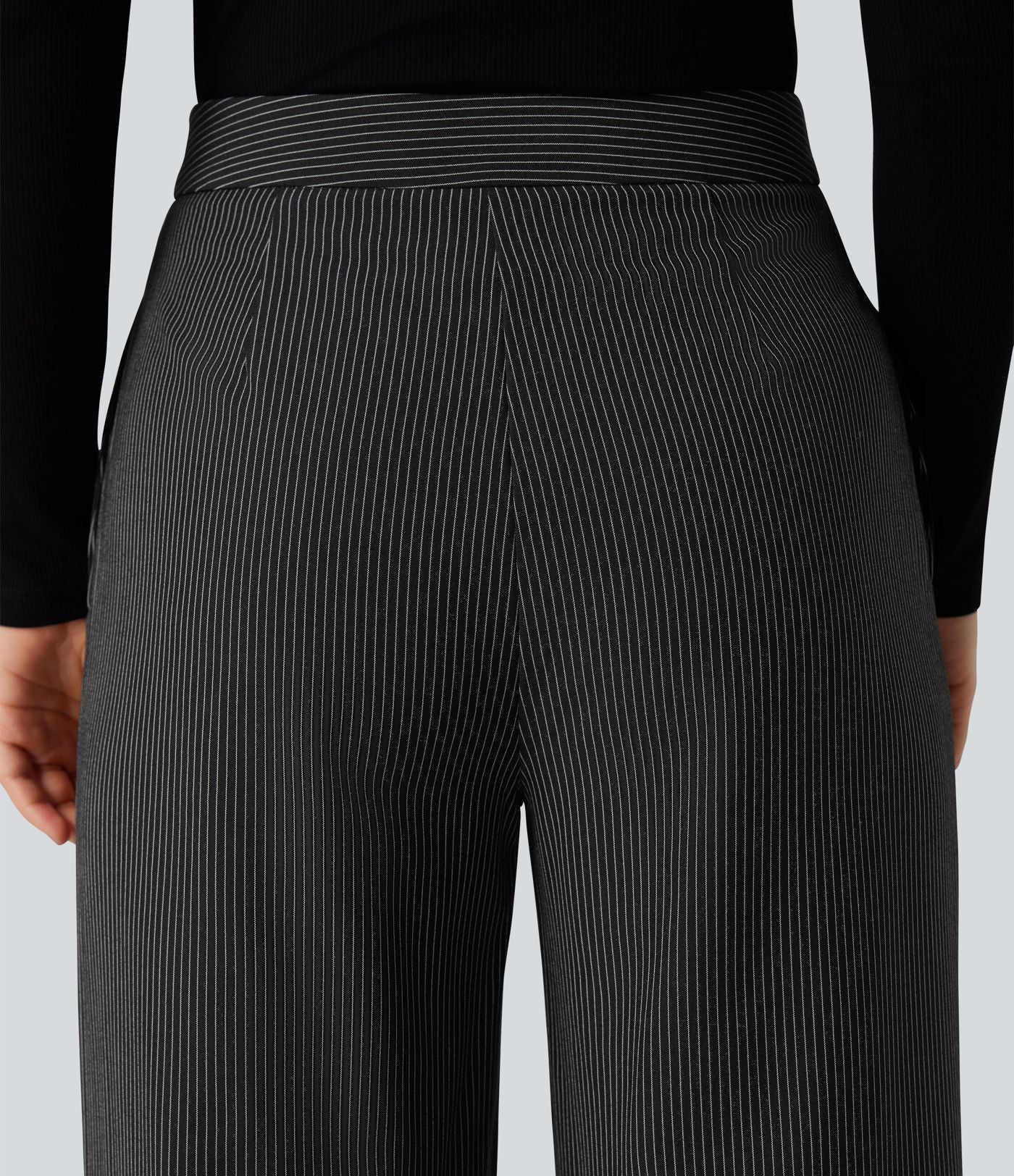 Pantalon tailleur rayé coupe droite taille haute avec poches