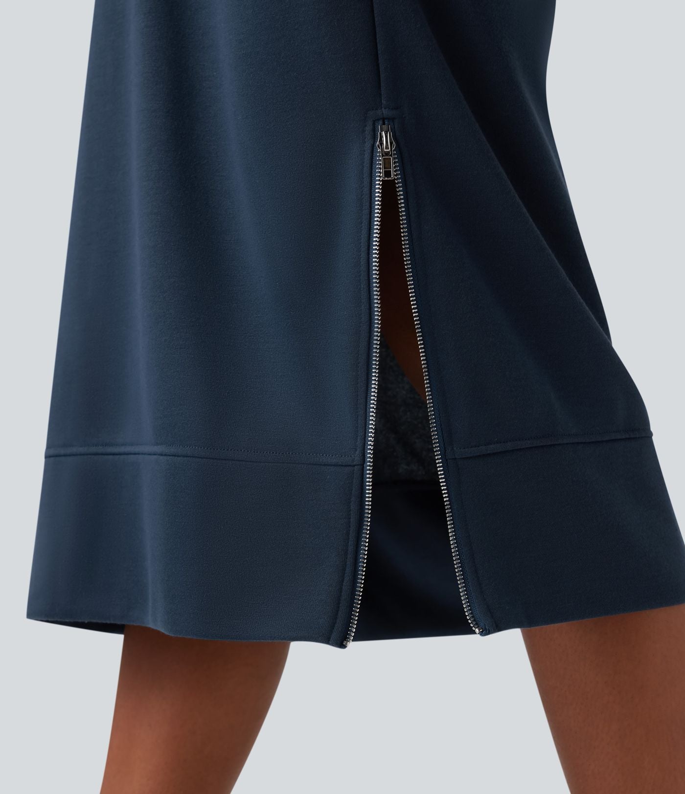 Robe sweat midi à capuche avec cordon de serrage et zip à l'ourlet à manches longues avec poches