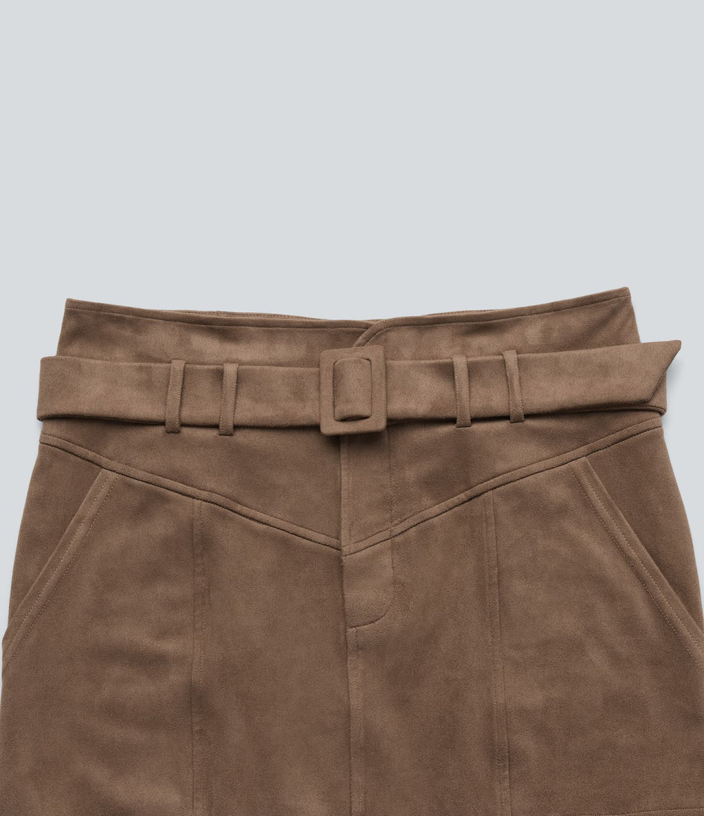 Jupe de travail mini moulante en daim taille haute avec ceinture et poches