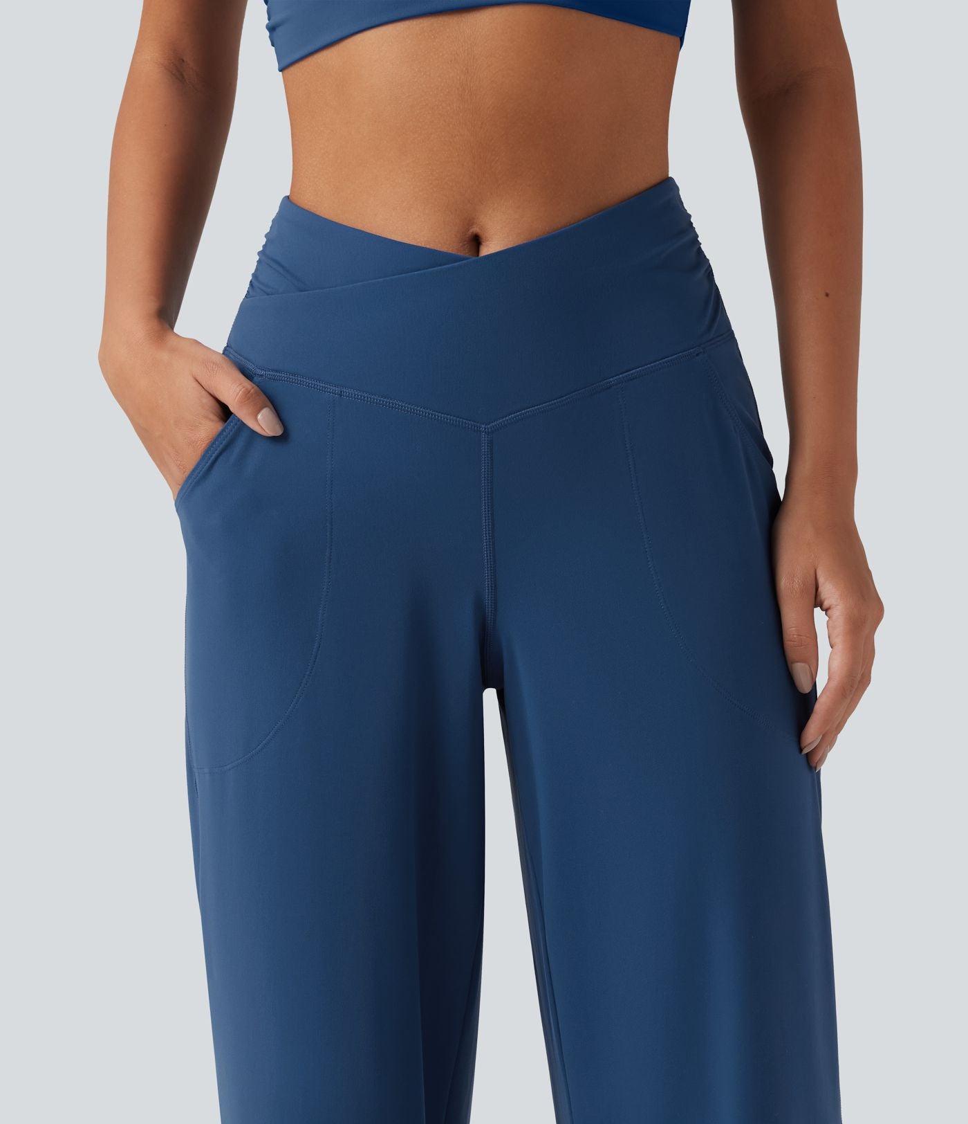 Pantalon de yoga Halara UltraSculpt™ taille haute, coupe droite et croisée, avec poches