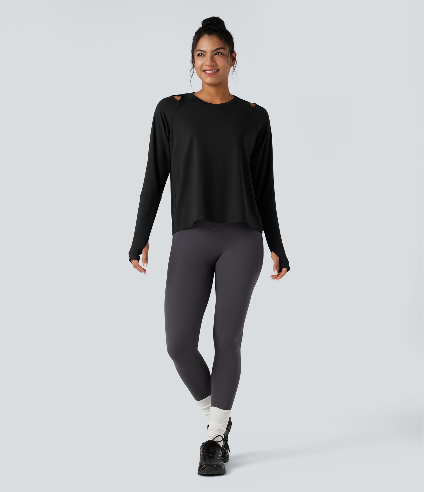 Top de sport running manches longues à découpes avec trous pouces