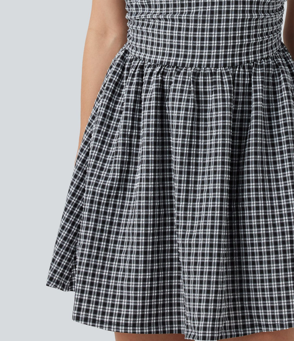 Robe mini trapèze vichy sans manches à col bateau, détails froncés, fermeture invisible et poches