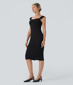 Robe moulante mi-longue décolleté cœur