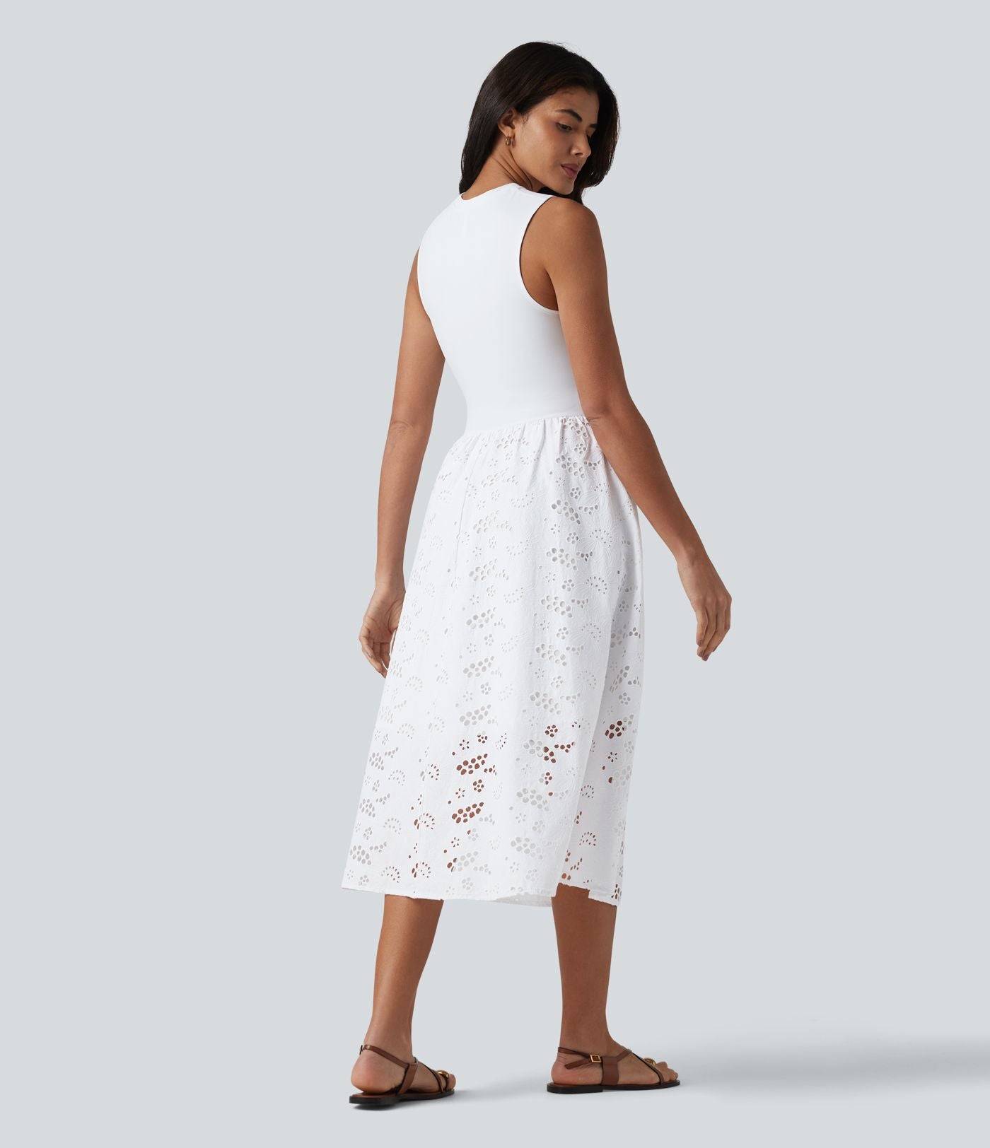 Robe midi de villégiature sans manches col rond à broderie anglaise, avec poches