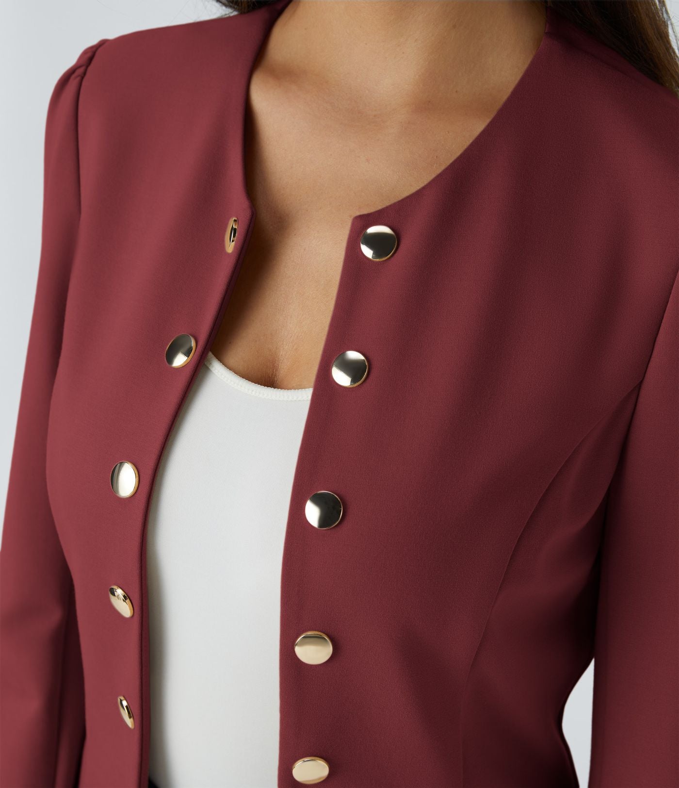Blazer tailleur ajusté à col rond, manches longues avec boutons décoratifs