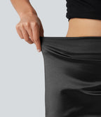 Jupe mini moulante 2-en-1 en satin, taille haute, fronces et ourlet croisé