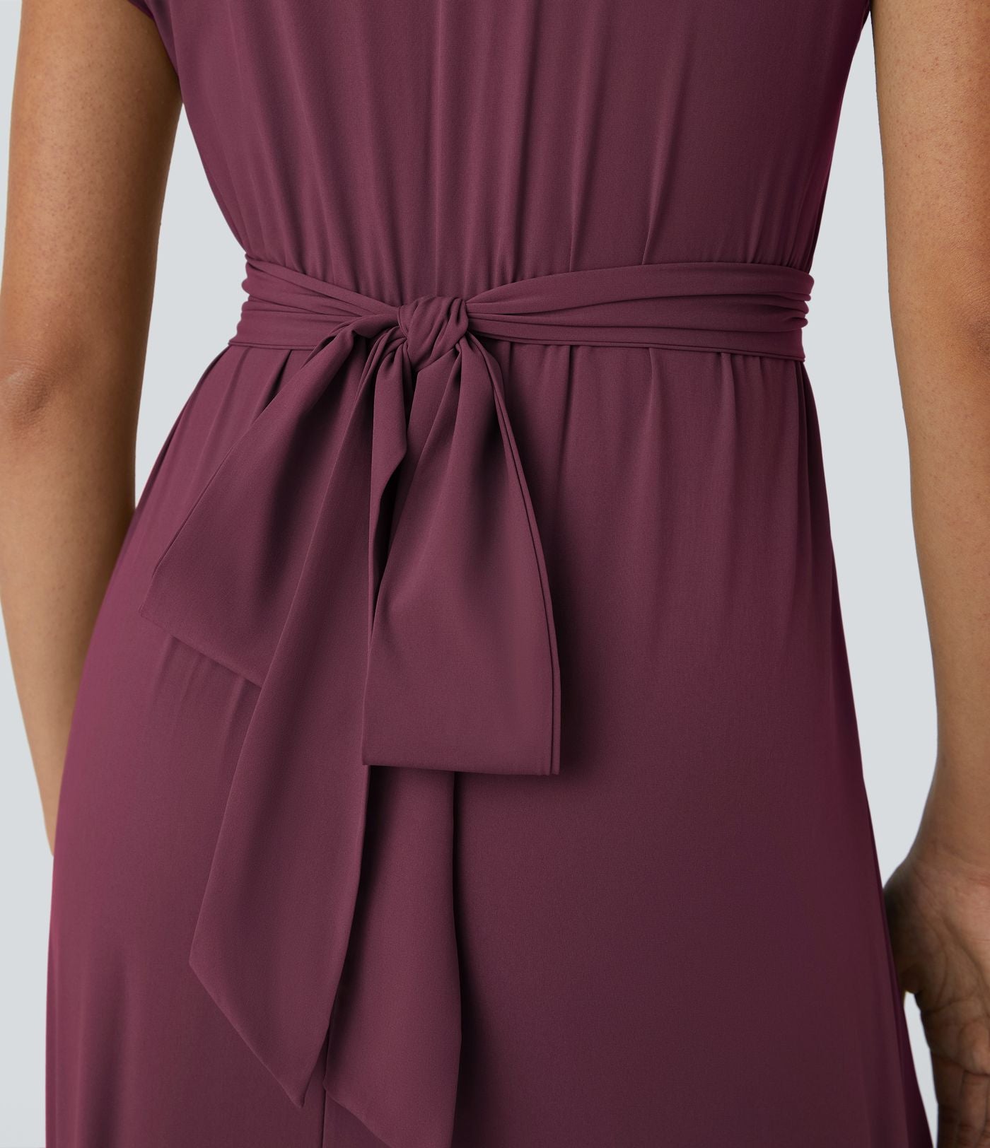 Breezeful™ Robe Mi-Longue Col en V Manches Courtes Poche Latérale Nouée au Dos Séchage Rapide