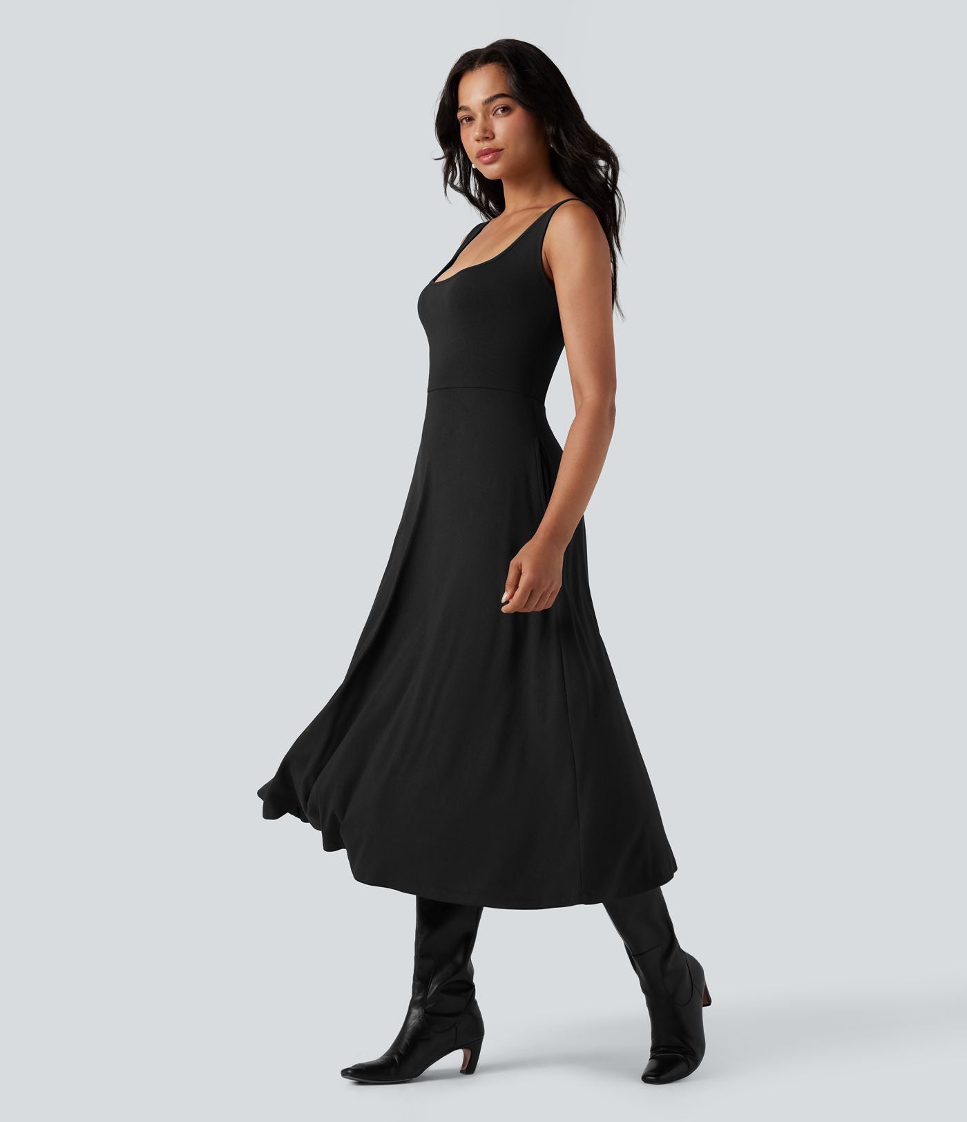 Robe mi-longue fluide col U sans manches avec poches