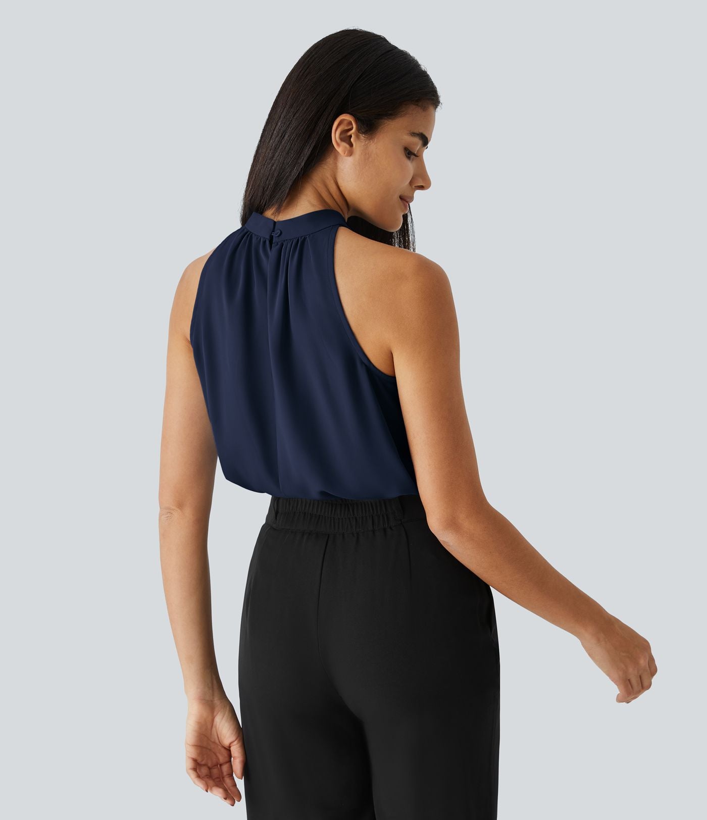 Blouse Travail Sans Manches Ourlet Courbé Col Haut Découpe au Dos Plis