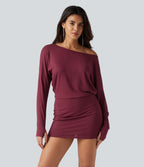 Robe mini moulante froncée à une épaule avec manches longues et passe-pouces
