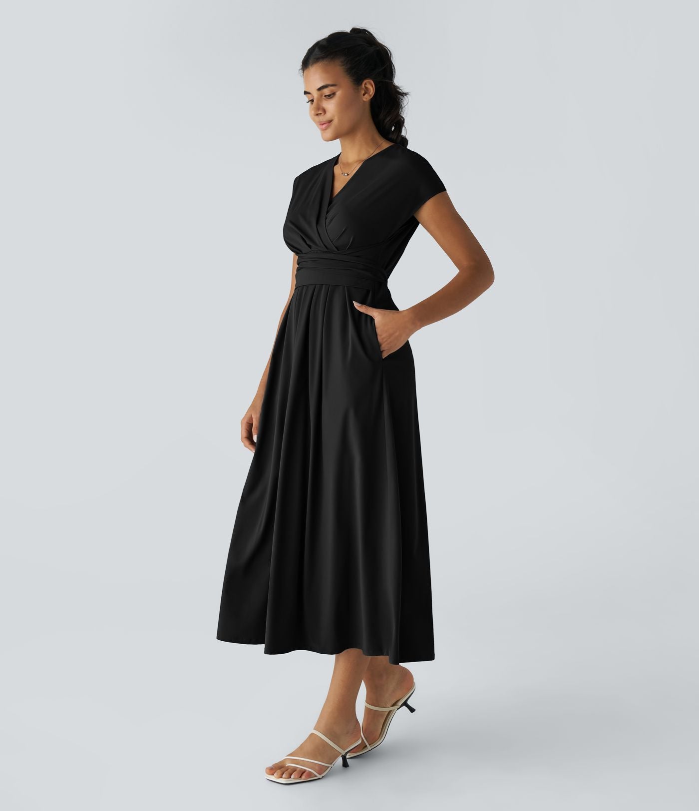 Breezeful™ Robe Mi-Longue Col en V Manches Courtes Poche Latérale Nouée au Dos Séchage Rapide