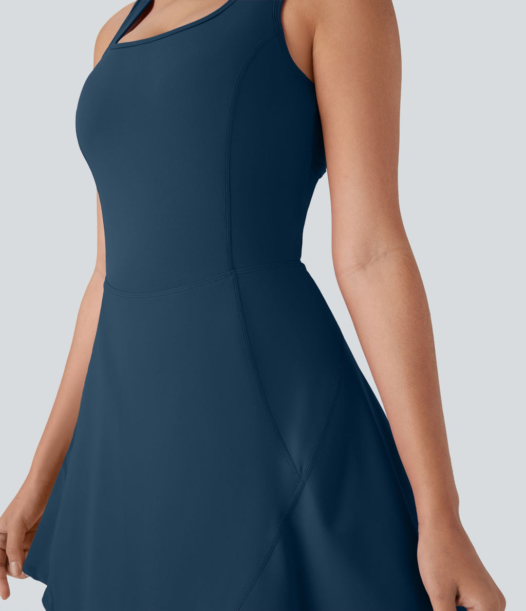 Softlyzero™ Airy Robe Sport de danse courte 2-en-1 avec dos nu croisé, encolure en U et poches latérales