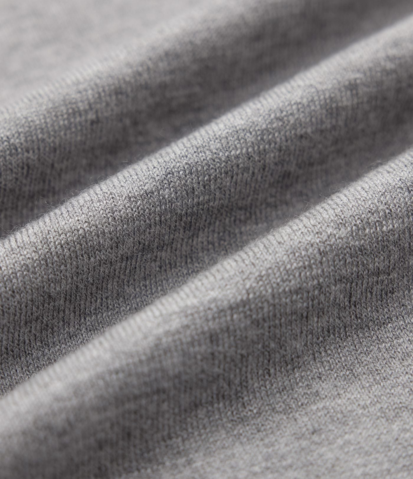 Pull tailleur ajusté col rond manches courtes mélange soie-laine