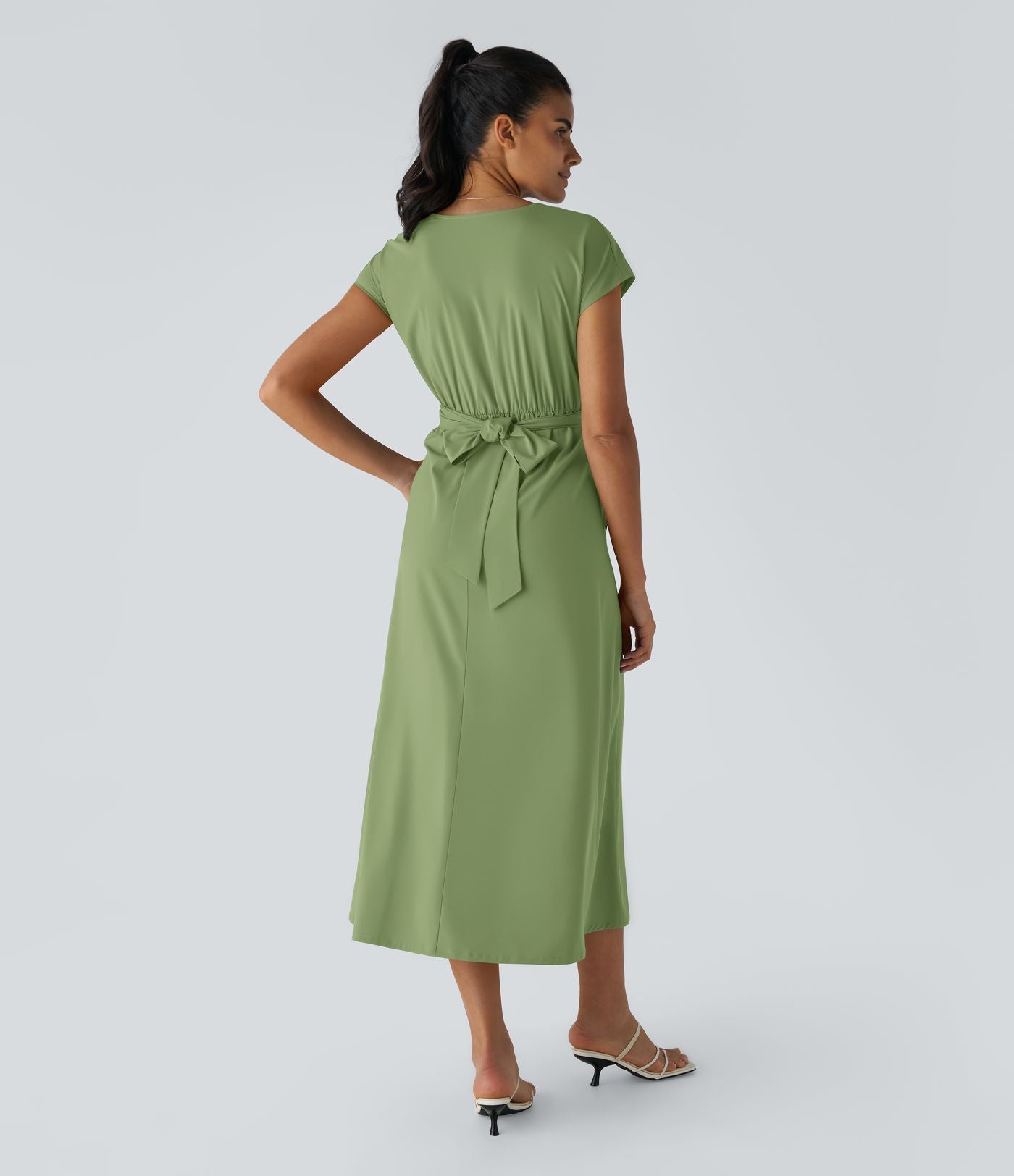 Breezeful™ Robe Mi-Longue Col en V Manches Courtes Poche Latérale Nouée au Dos Séchage Rapide