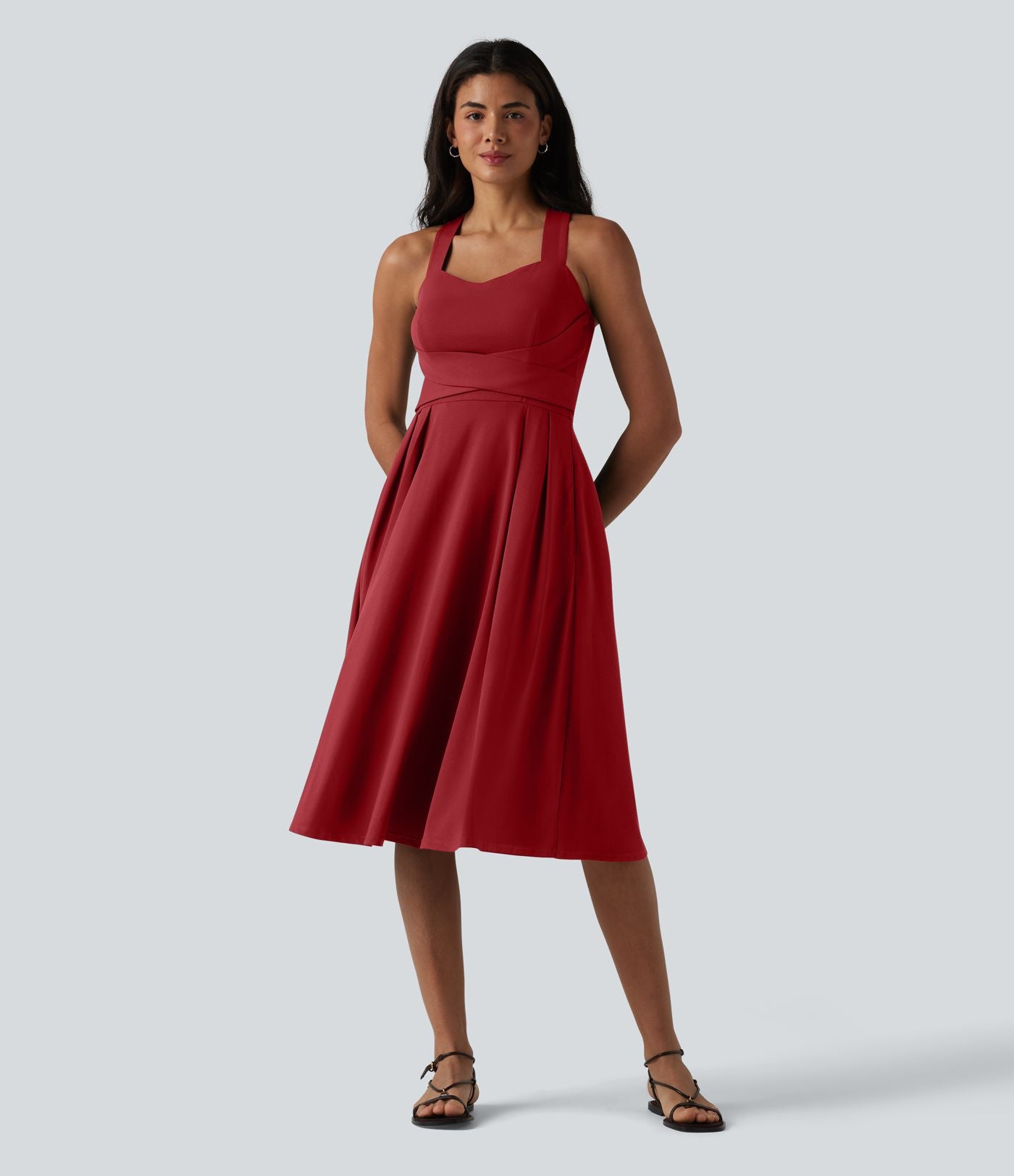 Robe midi fluide sans manches décolleté cœur avec bretelles croisées, nœud dans le dos et poches