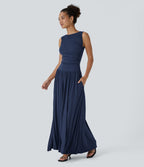Robe longue à encolure bateau, bretelles asymétriques, côtés froncés et poches