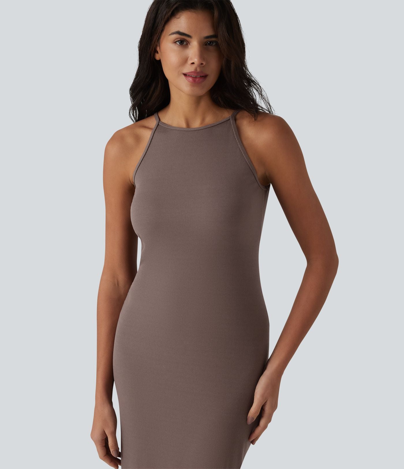 Robe midi à bretelles col rond en maille côtelée