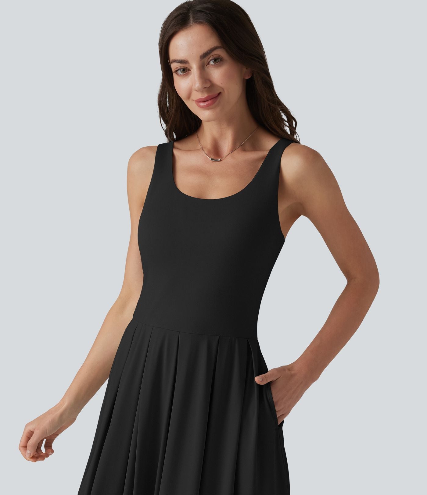 Robe midi fluide à bretelles col U avec brassière intégrée et poches