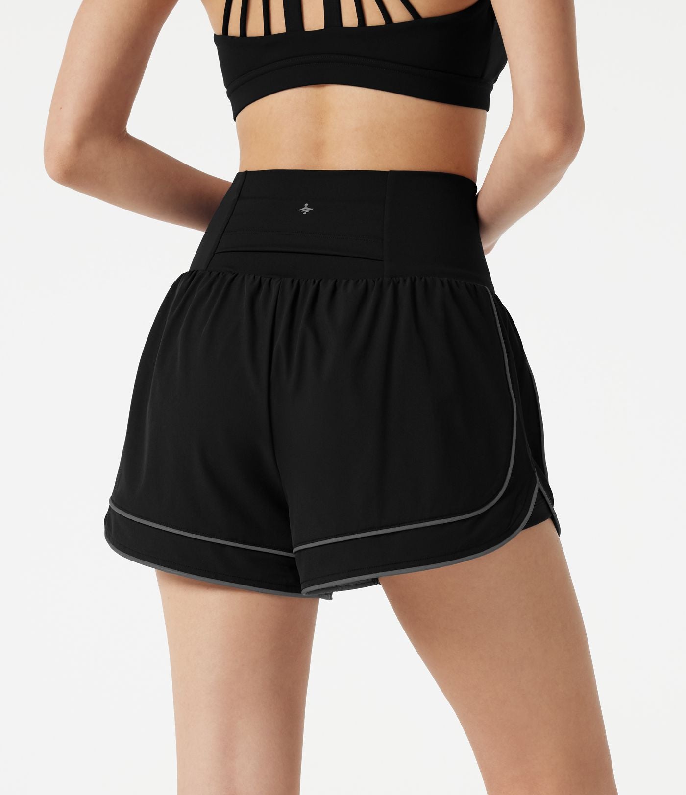 Short de yoga baggy 2-en-1 Breezeful™ taille haute à ourlet arrondi, séchage rapide, lignes réfléchissantes et poches