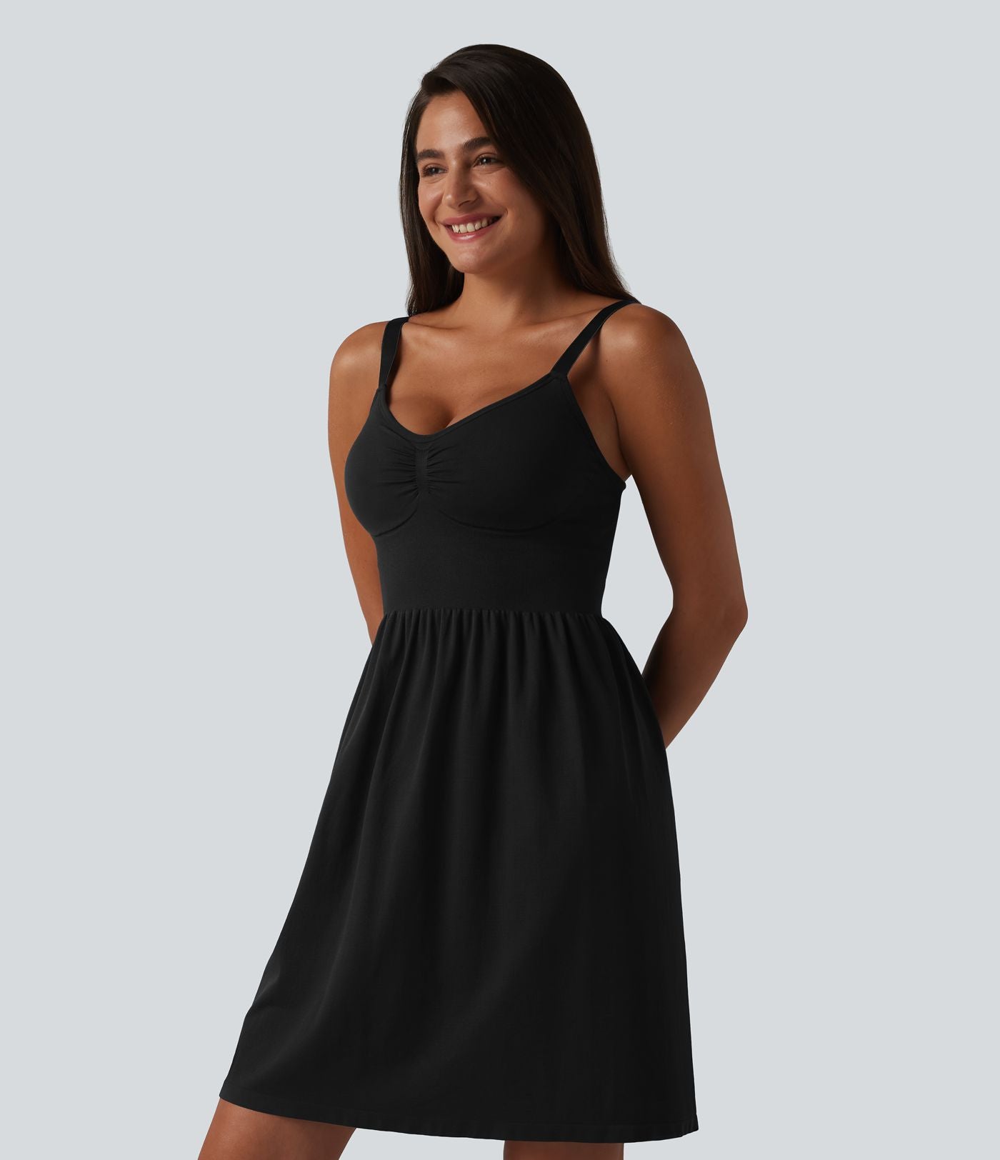 OneForm Seamless Flow Robe casual mini froncée sans couture à décolleté plongeant en V sans manches avec brassière intégrée