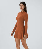 Robe de courte décontractée en maille côtelée à col montant et manches longues