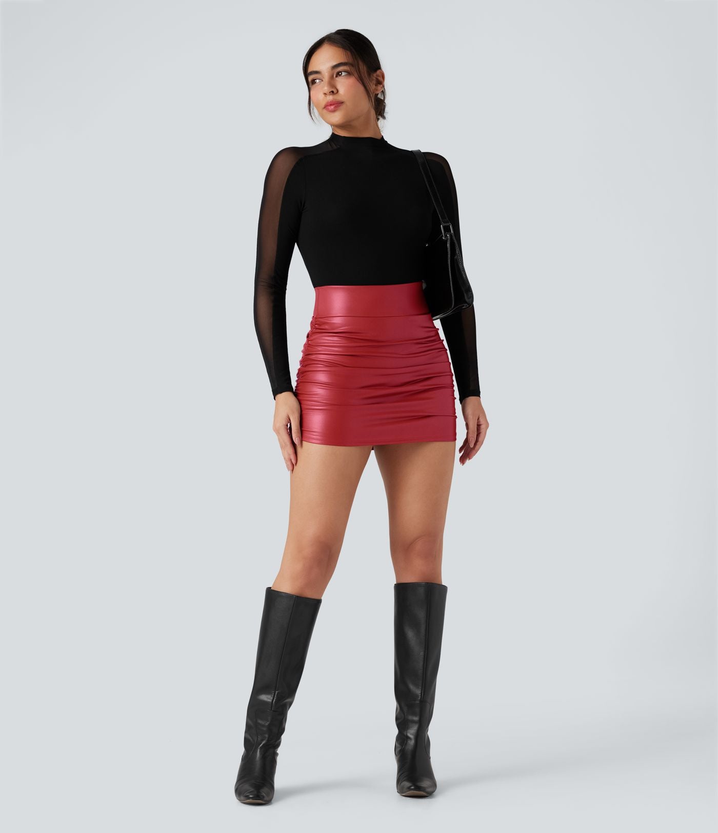 Jupe courte moulante 2-en-1 SoCinched gainante taille haute similicuir polaire froncée ourlet arrondi
