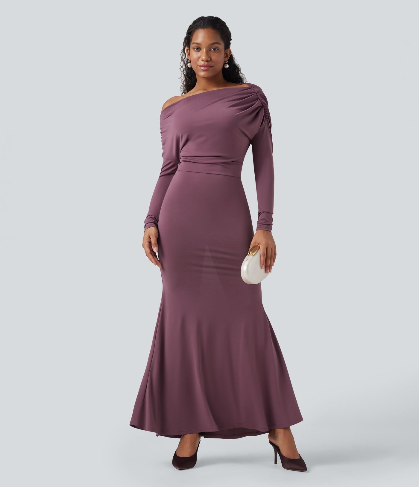 Robe sirène longue à manches longues, épaules dénudées