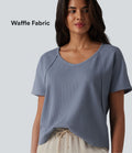 T-shirt casual en tissu gaufré à encolure cœur et manches courtes