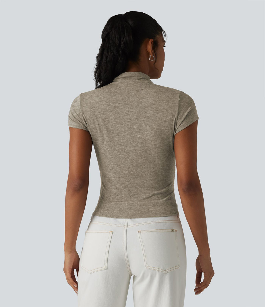 T-shirt casual froncé à col cheminée et manches courtes