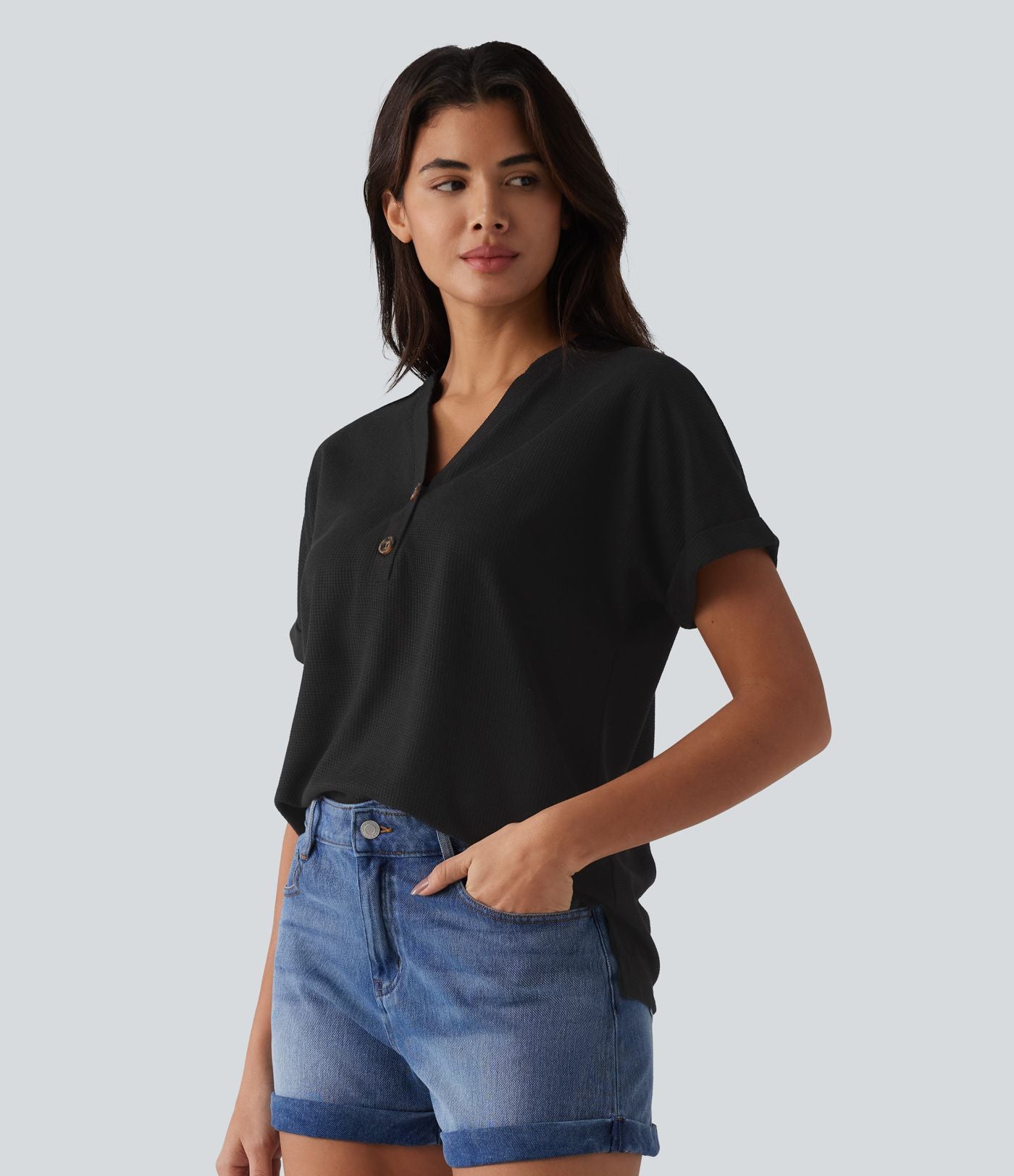T-shirt casual en tissu gaufré col V à manches chauve-souris et boutons