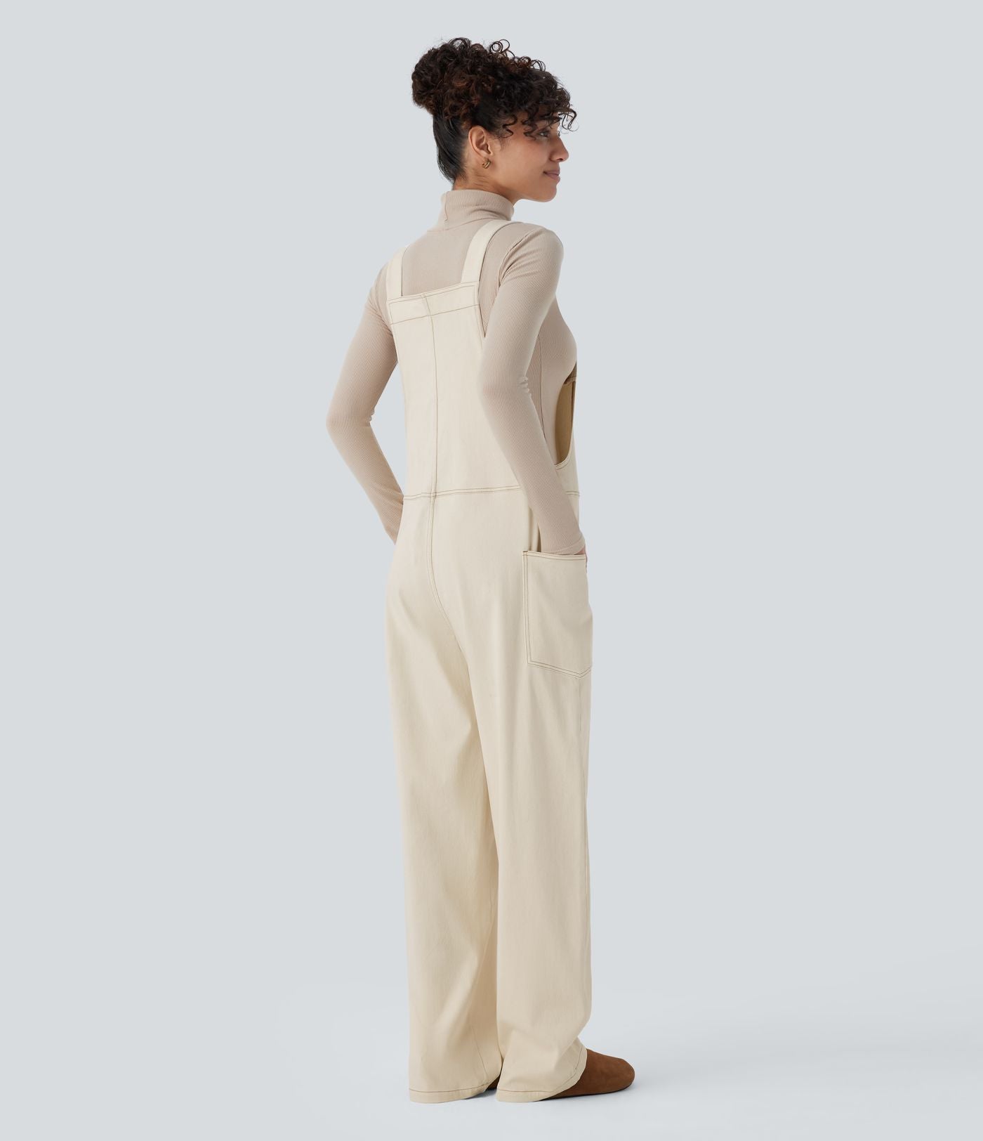 Salopette décontractée Halara Flex™ en denim extensible délavé, col V et poches latérales