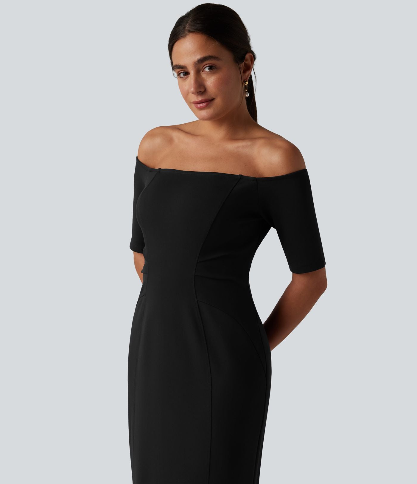 Robe midi moulante épaules dénudées manches courtes