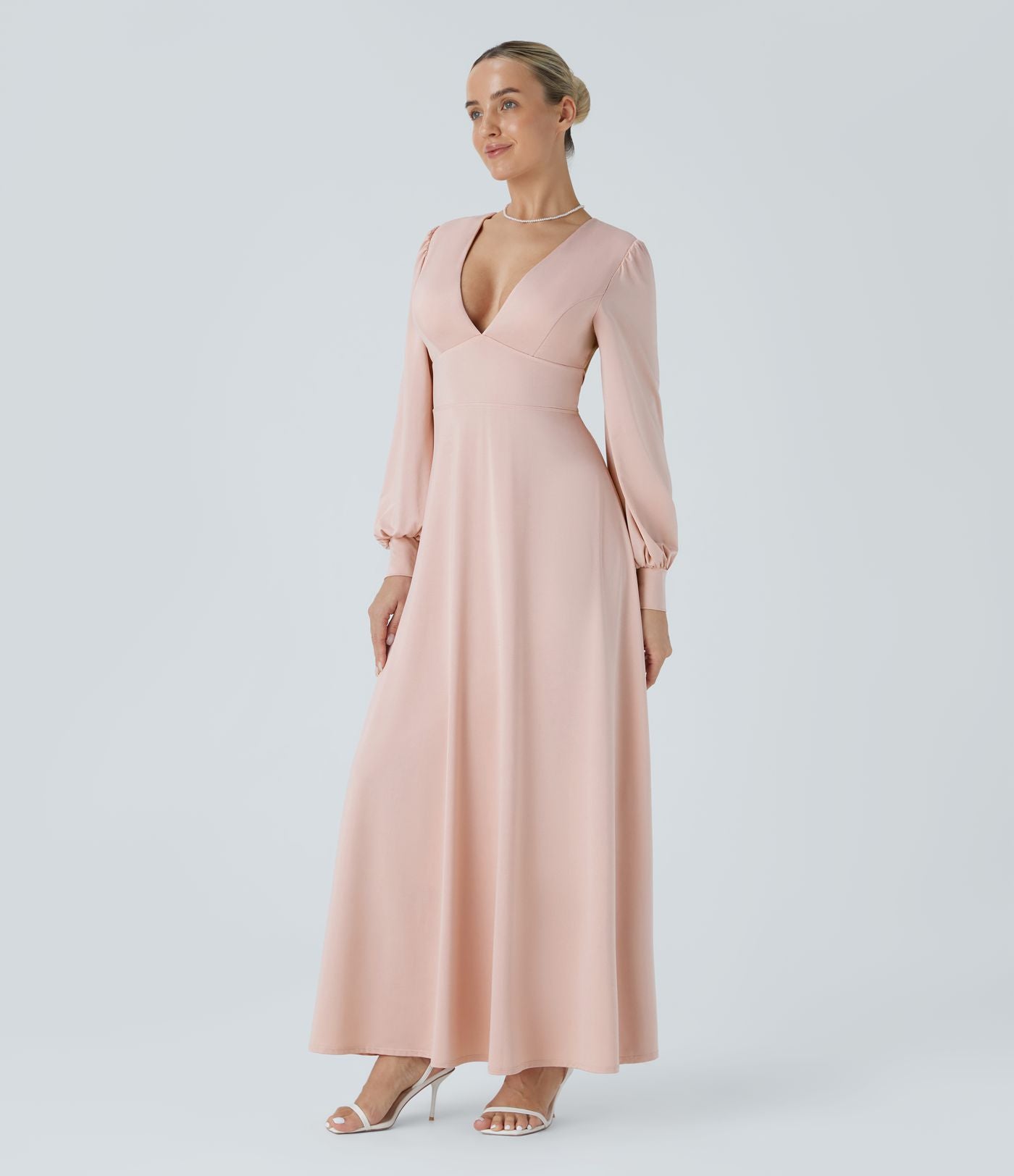 Robe longue de demoiselle d'honneur et invitée de mariage, col V, dos nu, liens à nouer, boutons et manches évasées