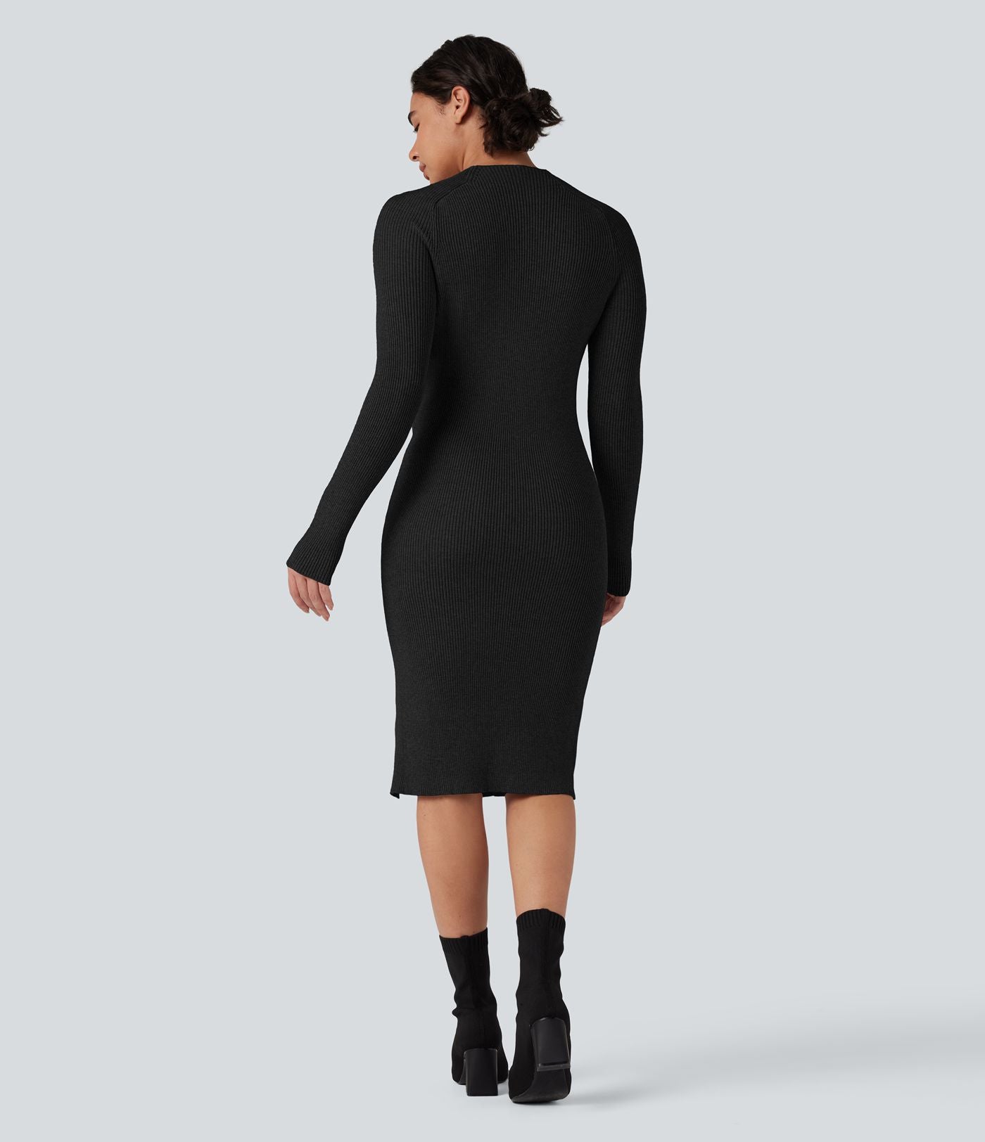 Robe pull mi-longue moulante fendue col montant manches longues