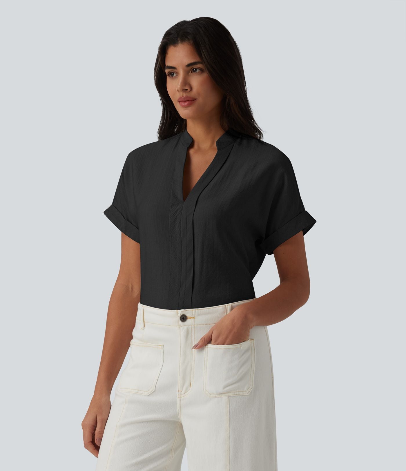 Chemise col V manches courtes aspect lin pour le bureau