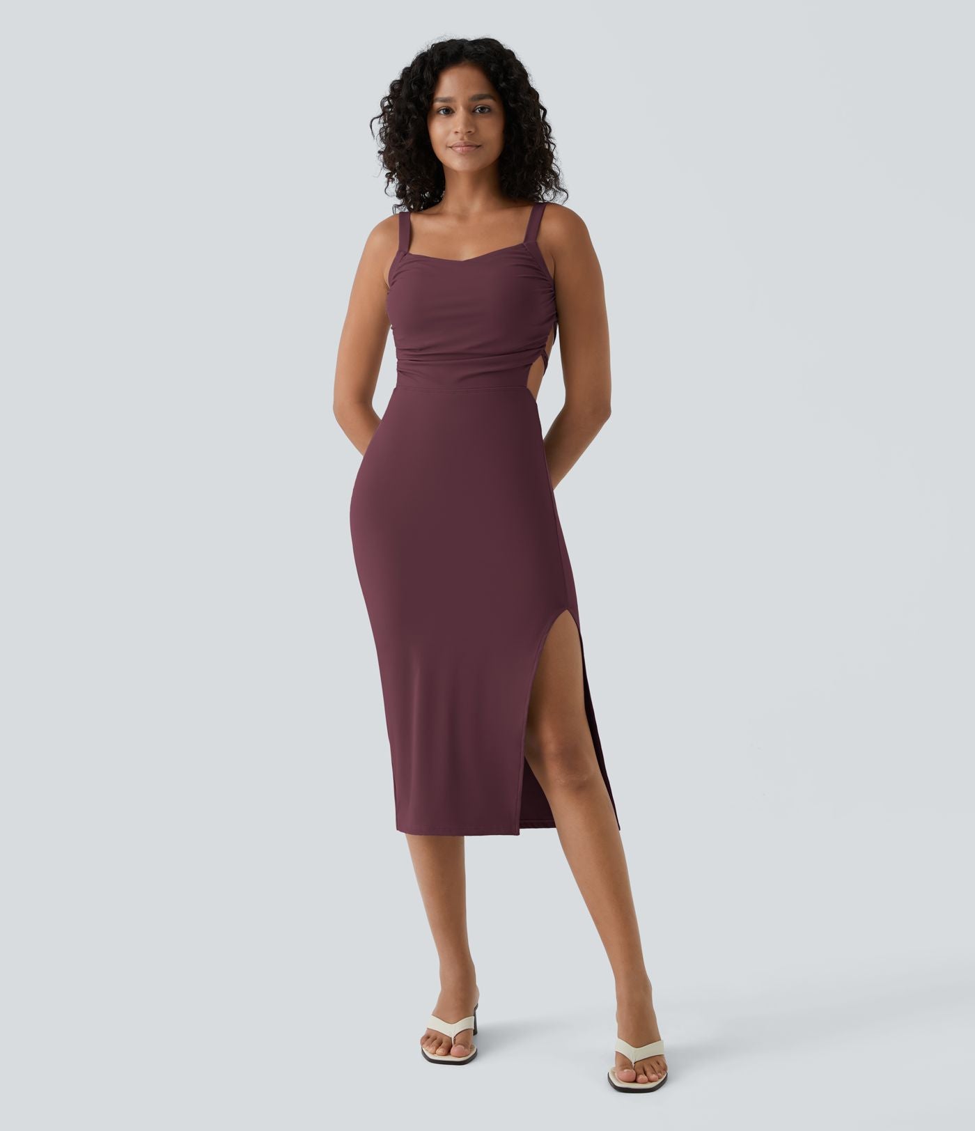 Robe midi laquée fendue, brassière intégrée, dos nu croisé