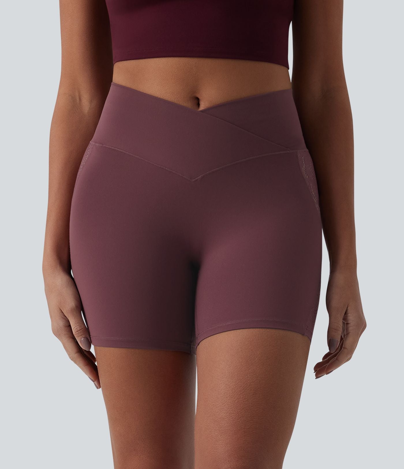 Softlyzero™ Short cycliste yoga taille haute croisé avec dentelle contrastée et poche arrière 12,5 cm - UPF50+