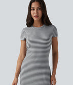 Robe courte moulante casual col rond manches courtes à rayures avec brassière intégrée