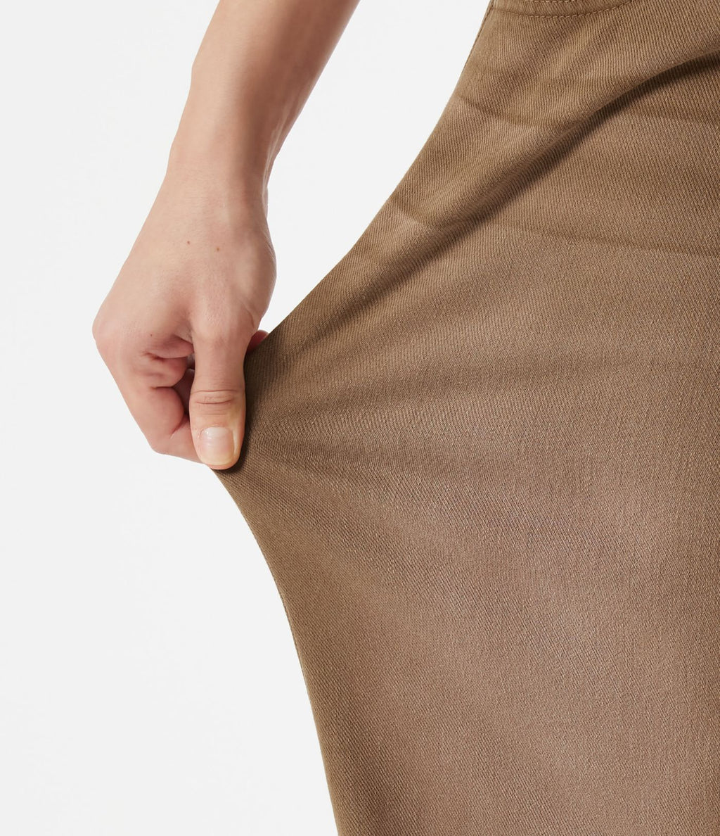 Jean large Halara Flex™ taille basse asymétrique à délavage coloré avec poches