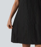 Robe mini sans manches à col rond brodée