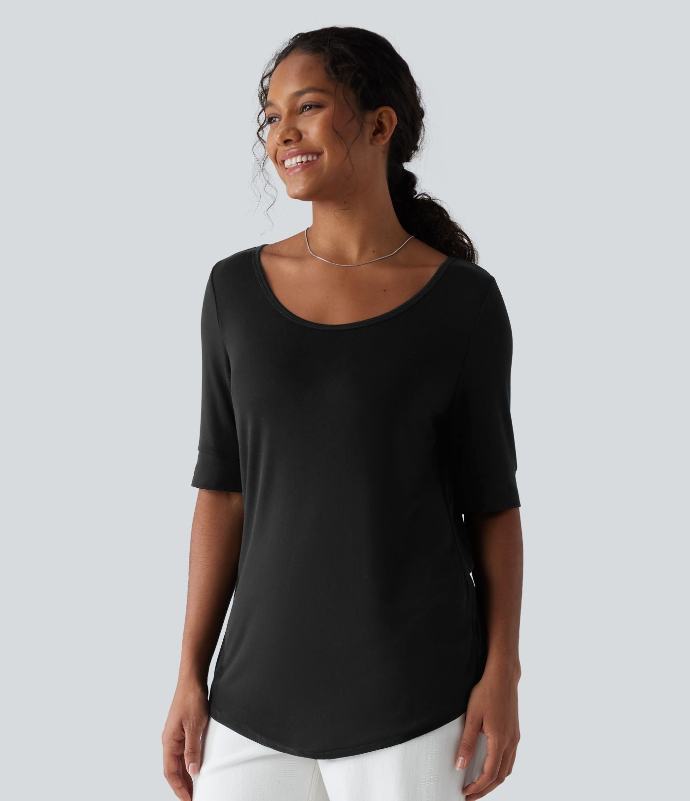 T-shirt décontracté long en maille côtelée col rond échancré, manches mi-longues et ourlet courbe