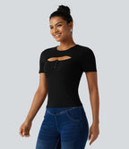 T-shirt en maille côtelée à col rond avec découpe et maintien intégré