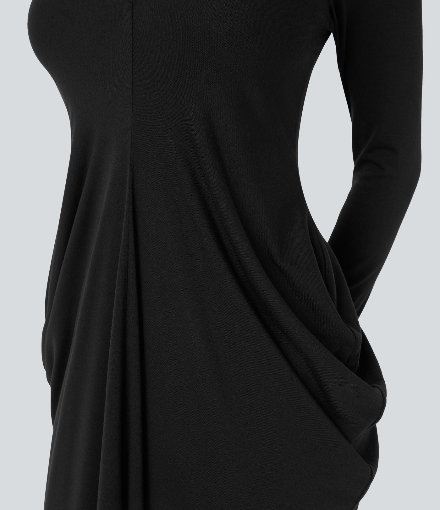 Robe longue froncée à manches longues et décolleté plongeant en V